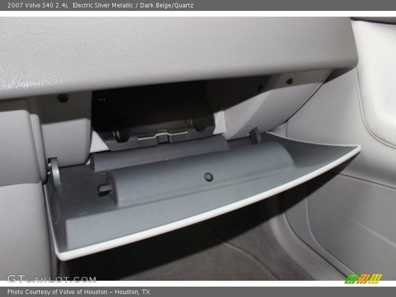 Electric Silver Metallic / Dark Beige/Quartz 2007 Volvo S40 2.4i