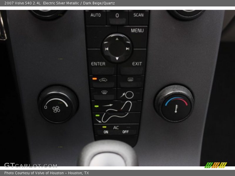 Electric Silver Metallic / Dark Beige/Quartz 2007 Volvo S40 2.4i