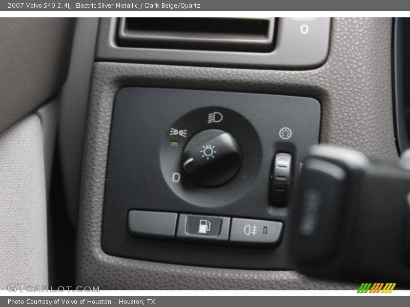 Electric Silver Metallic / Dark Beige/Quartz 2007 Volvo S40 2.4i