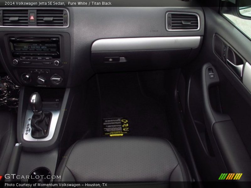 Pure White / Titan Black 2014 Volkswagen Jetta SE Sedan