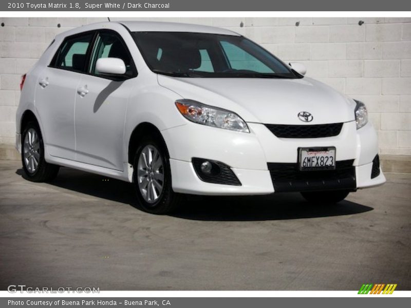 Super White / Dark Charcoal 2010 Toyota Matrix 1.8