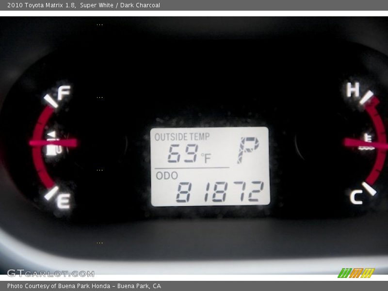 Super White / Dark Charcoal 2010 Toyota Matrix 1.8