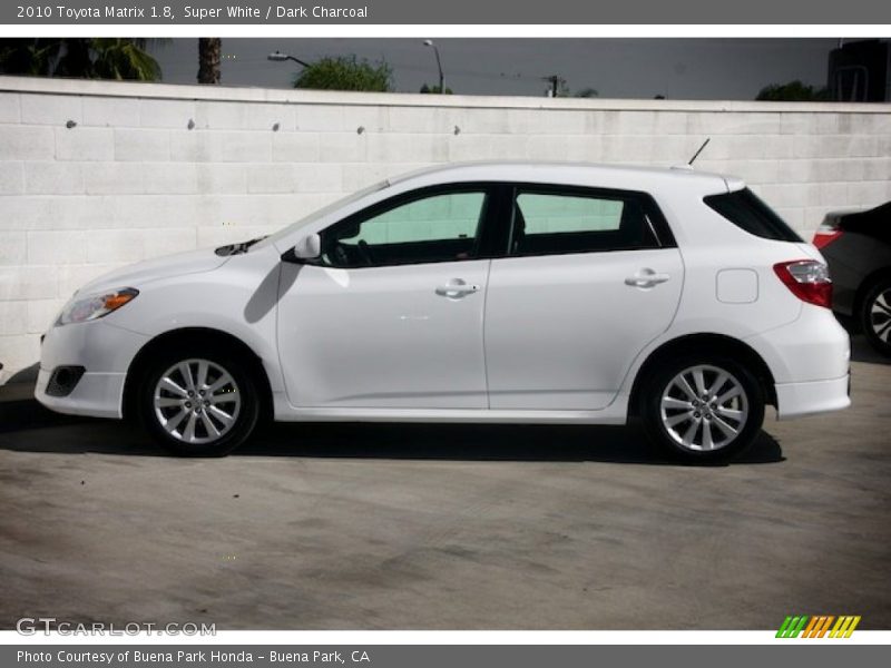 Super White / Dark Charcoal 2010 Toyota Matrix 1.8