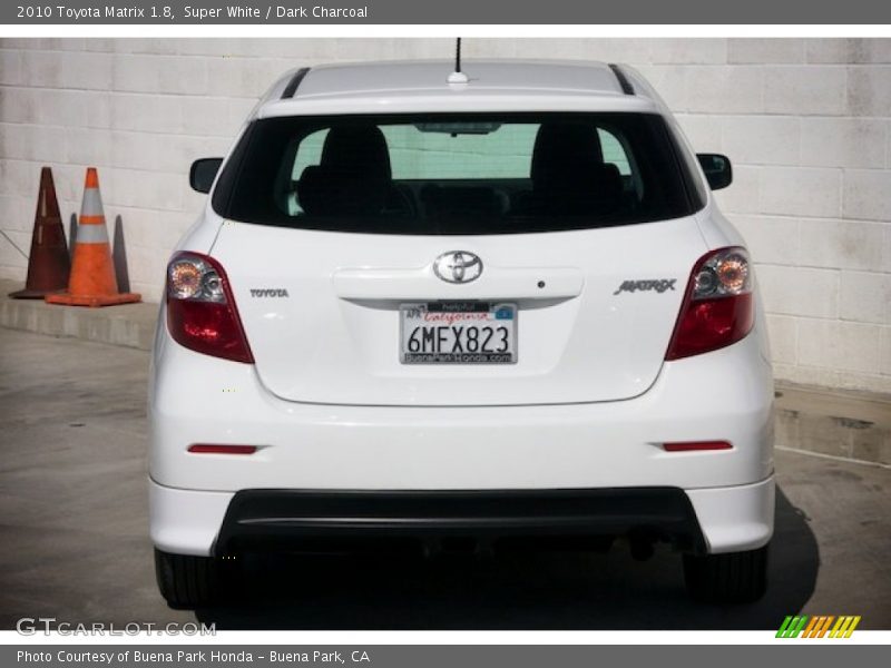 Super White / Dark Charcoal 2010 Toyota Matrix 1.8