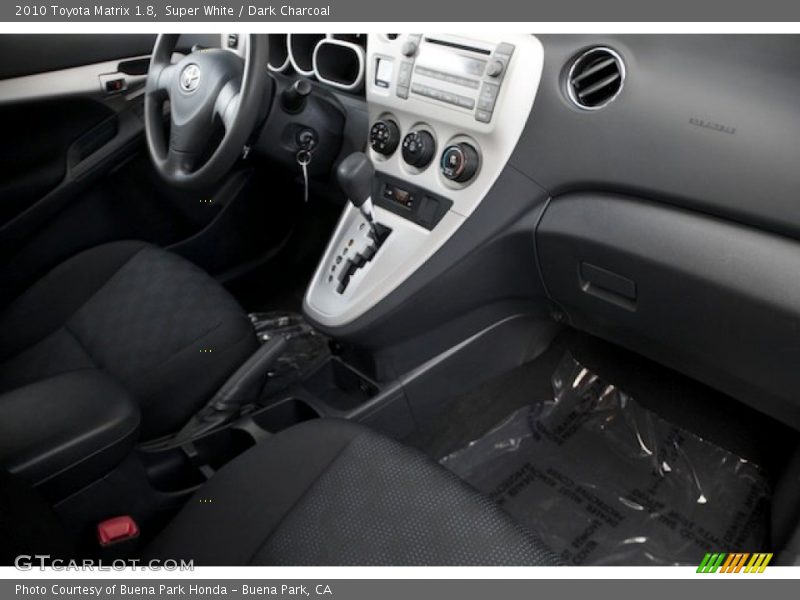 Super White / Dark Charcoal 2010 Toyota Matrix 1.8
