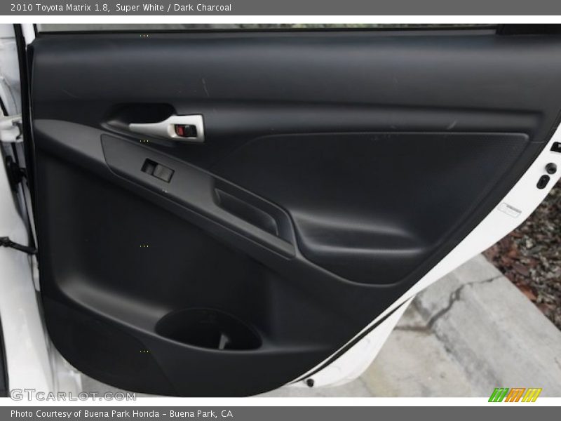 Super White / Dark Charcoal 2010 Toyota Matrix 1.8