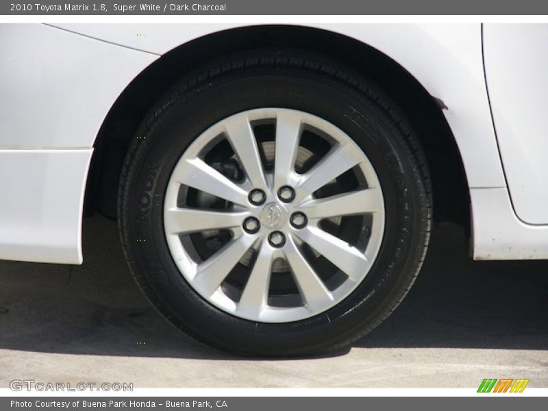 Super White / Dark Charcoal 2010 Toyota Matrix 1.8
