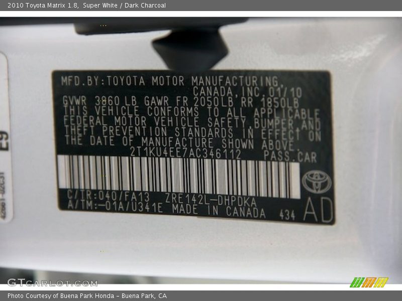 Super White / Dark Charcoal 2010 Toyota Matrix 1.8