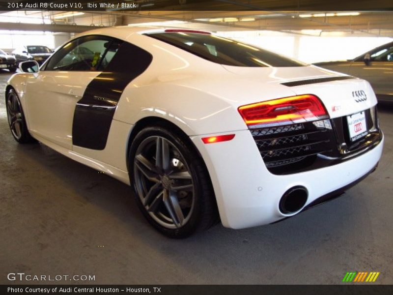 Ibis White / Black 2014 Audi R8 Coupe V10