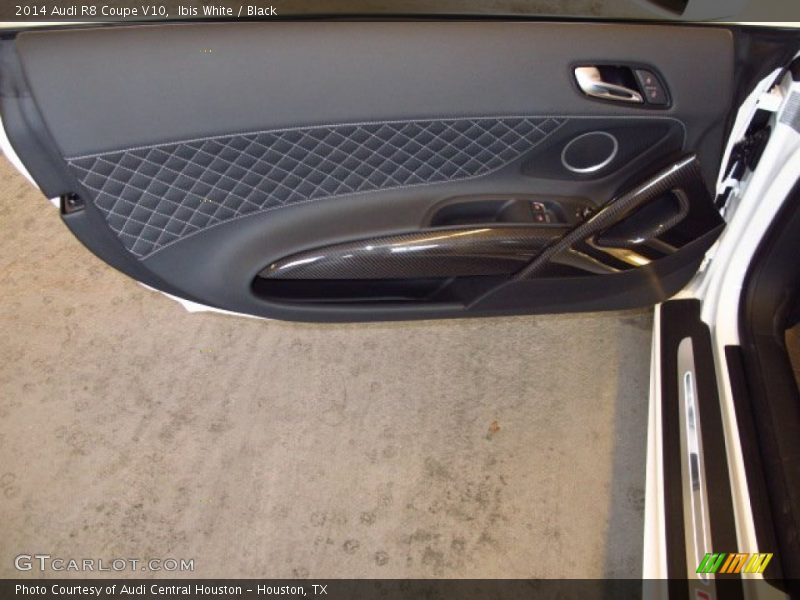 Door Panel of 2014 R8 Coupe V10