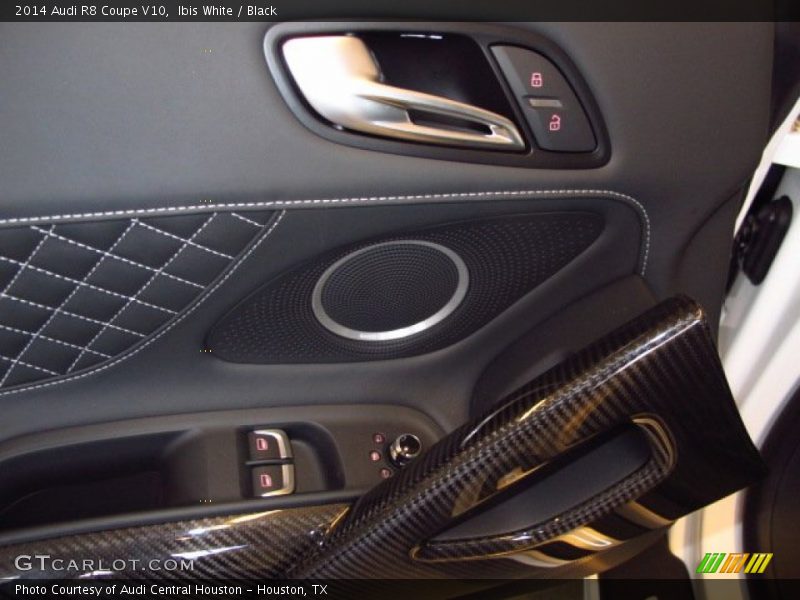 Controls of 2014 R8 Coupe V10