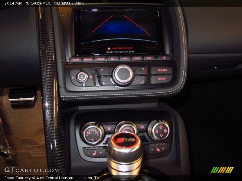 Controls of 2014 R8 Coupe V10