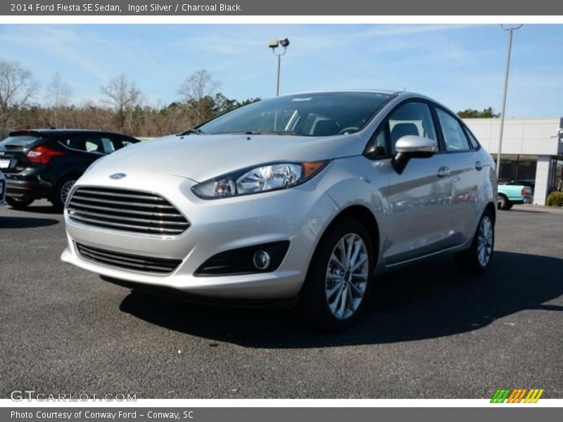 Ingot Silver / Charcoal Black 2014 Ford Fiesta SE Sedan