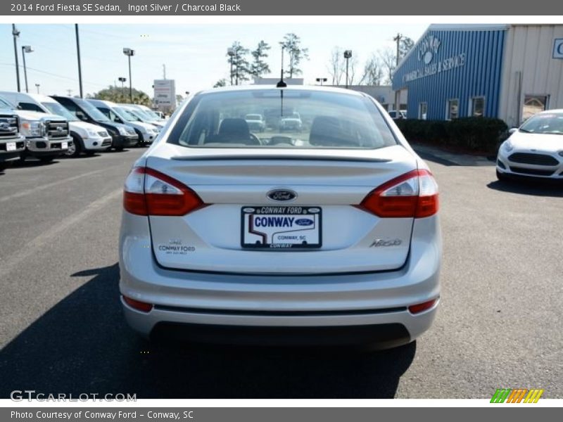 Ingot Silver / Charcoal Black 2014 Ford Fiesta SE Sedan