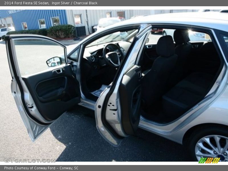 Ingot Silver / Charcoal Black 2014 Ford Fiesta SE Sedan