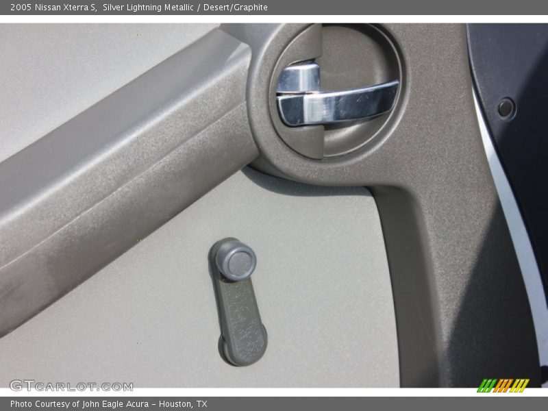 Silver Lightning Metallic / Desert/Graphite 2005 Nissan Xterra S