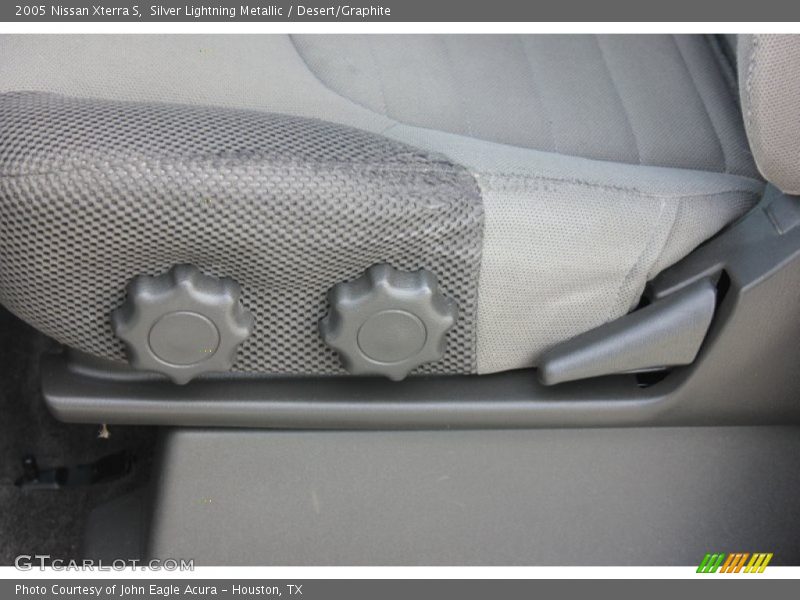 Silver Lightning Metallic / Desert/Graphite 2005 Nissan Xterra S