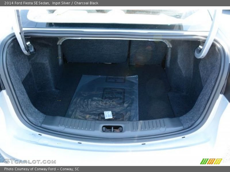 Ingot Silver / Charcoal Black 2014 Ford Fiesta SE Sedan
