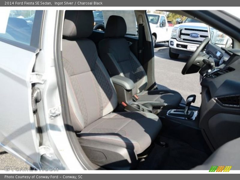 Ingot Silver / Charcoal Black 2014 Ford Fiesta SE Sedan