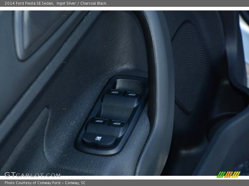 Ingot Silver / Charcoal Black 2014 Ford Fiesta SE Sedan
