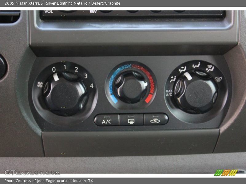Silver Lightning Metallic / Desert/Graphite 2005 Nissan Xterra S