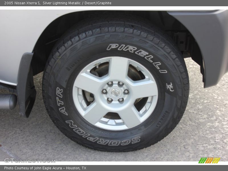 Silver Lightning Metallic / Desert/Graphite 2005 Nissan Xterra S
