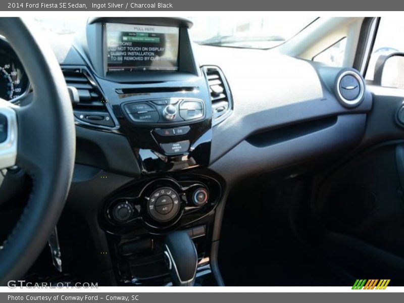 Ingot Silver / Charcoal Black 2014 Ford Fiesta SE Sedan