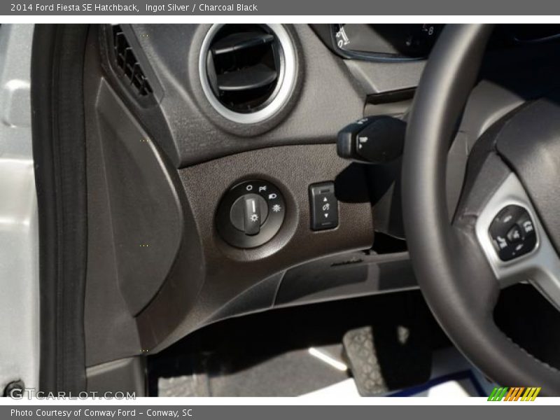Ingot Silver / Charcoal Black 2014 Ford Fiesta SE Hatchback