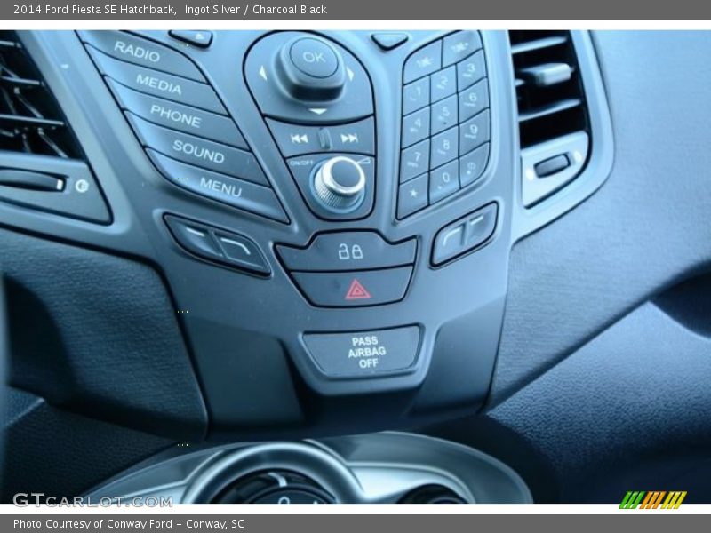 Ingot Silver / Charcoal Black 2014 Ford Fiesta SE Hatchback