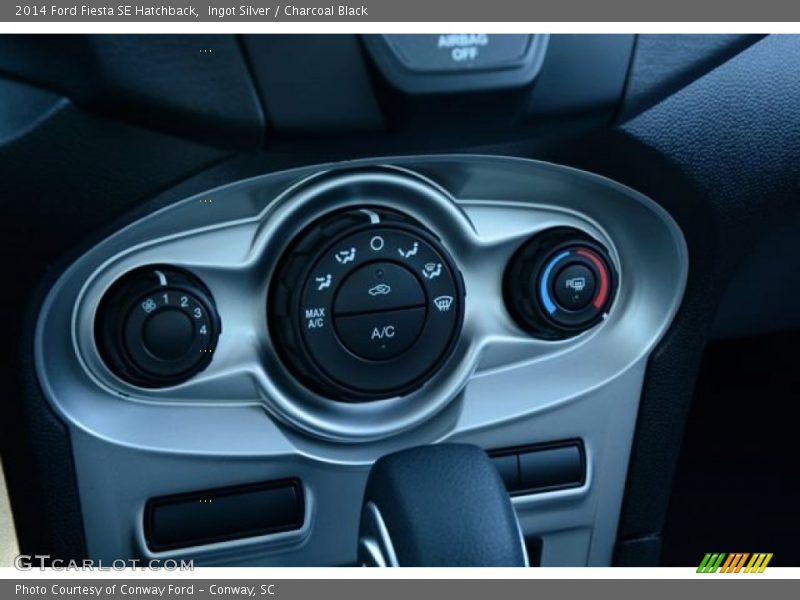 Ingot Silver / Charcoal Black 2014 Ford Fiesta SE Hatchback