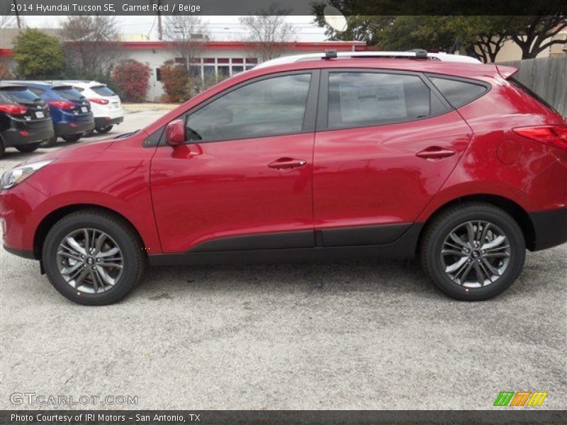 Garnet Red / Beige 2014 Hyundai Tucson SE