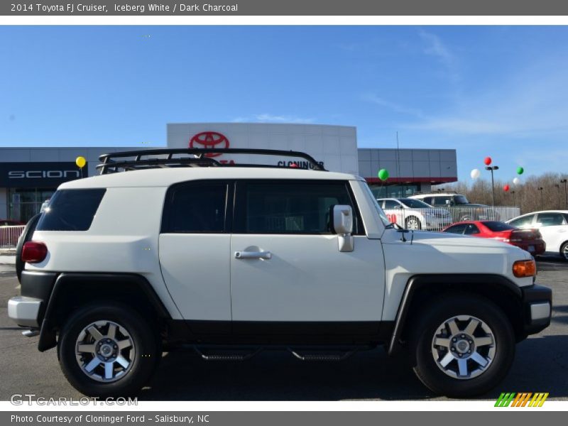 Iceberg White / Dark Charcoal 2014 Toyota FJ Cruiser