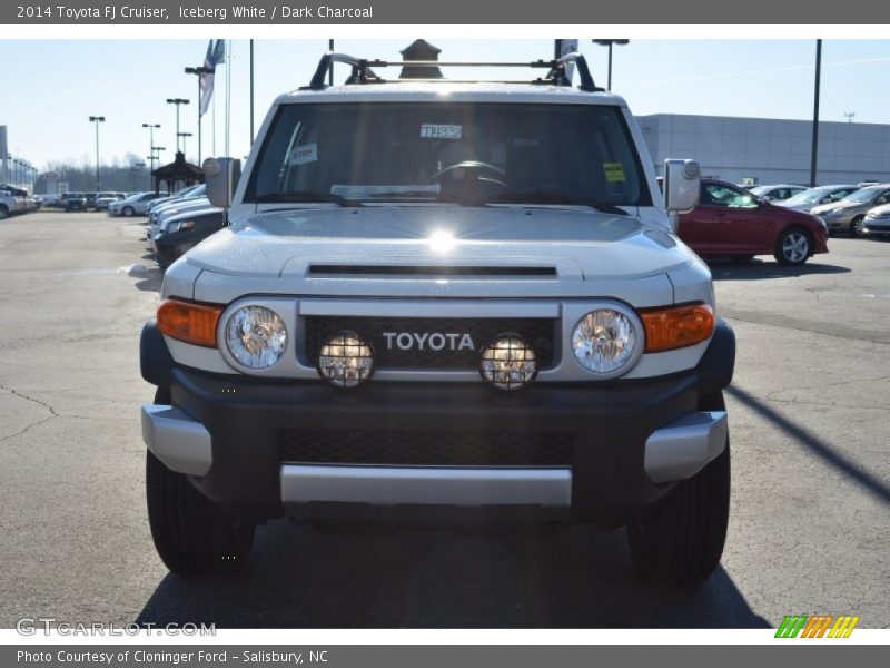 Iceberg White / Dark Charcoal 2014 Toyota FJ Cruiser