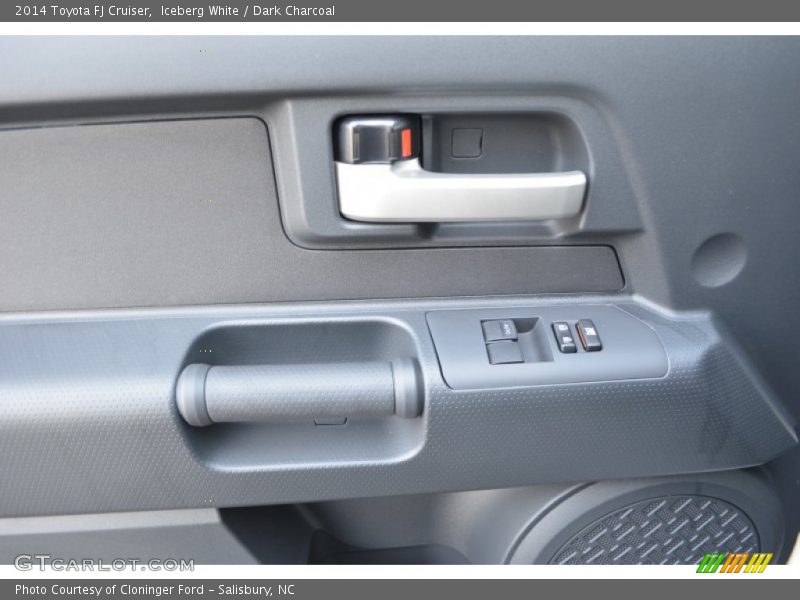 Iceberg White / Dark Charcoal 2014 Toyota FJ Cruiser