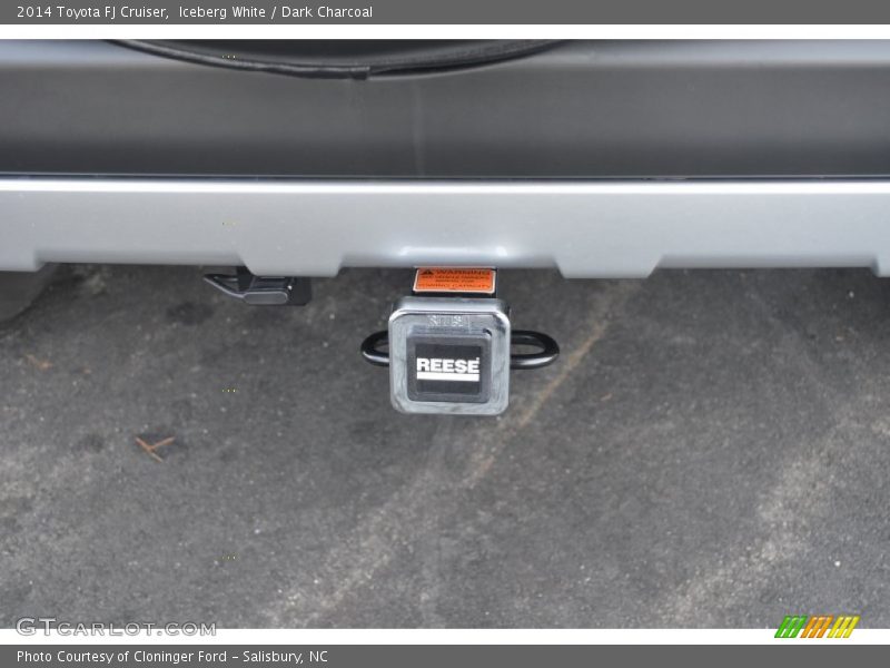 Iceberg White / Dark Charcoal 2014 Toyota FJ Cruiser