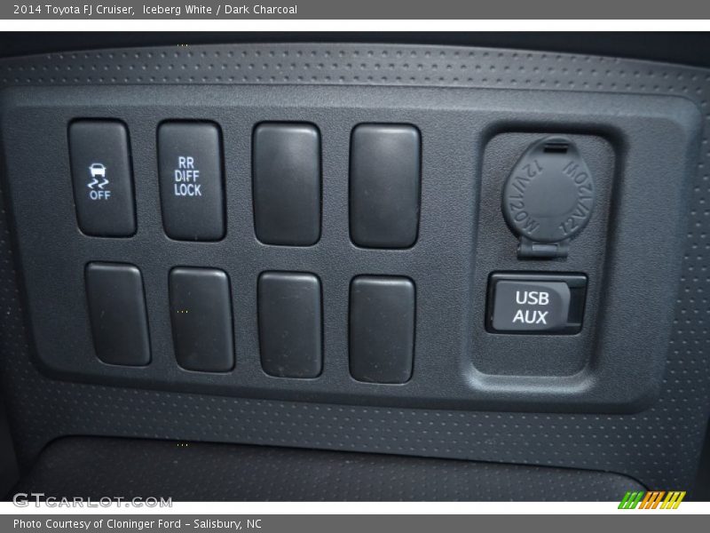 Iceberg White / Dark Charcoal 2014 Toyota FJ Cruiser