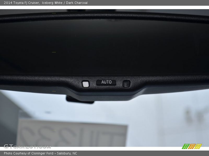 Iceberg White / Dark Charcoal 2014 Toyota FJ Cruiser