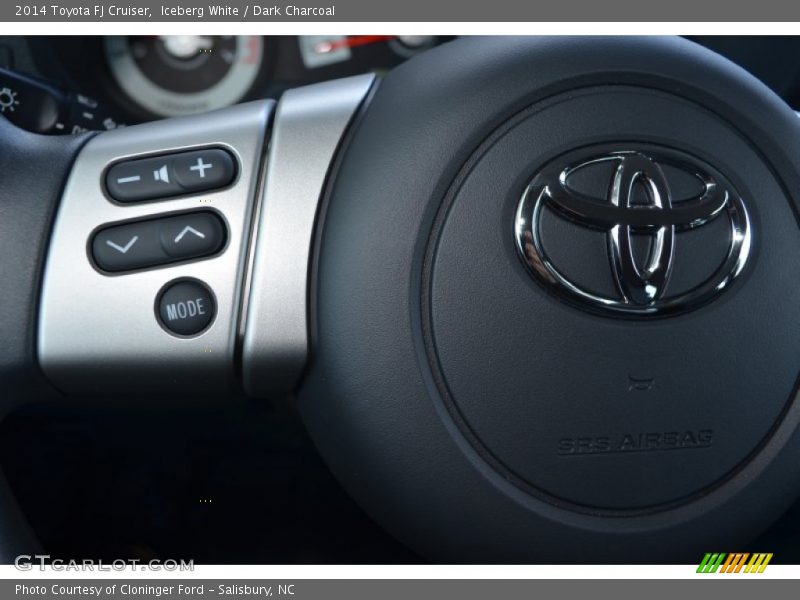 Iceberg White / Dark Charcoal 2014 Toyota FJ Cruiser