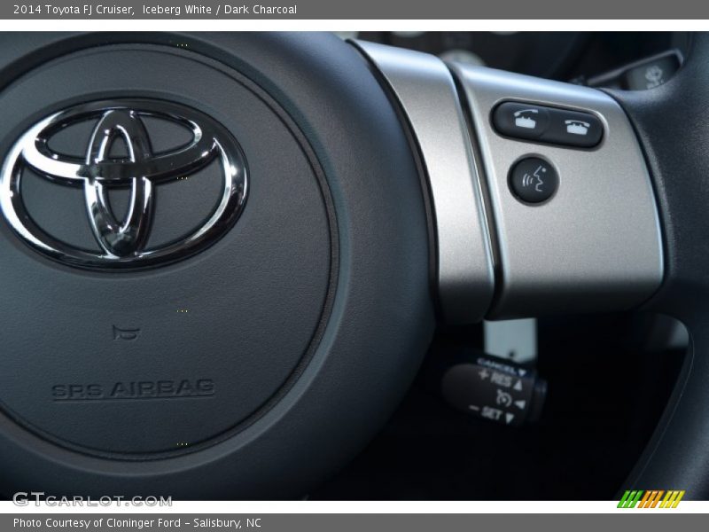 Iceberg White / Dark Charcoal 2014 Toyota FJ Cruiser
