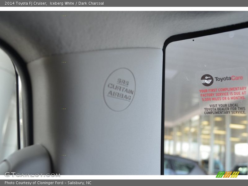 Iceberg White / Dark Charcoal 2014 Toyota FJ Cruiser