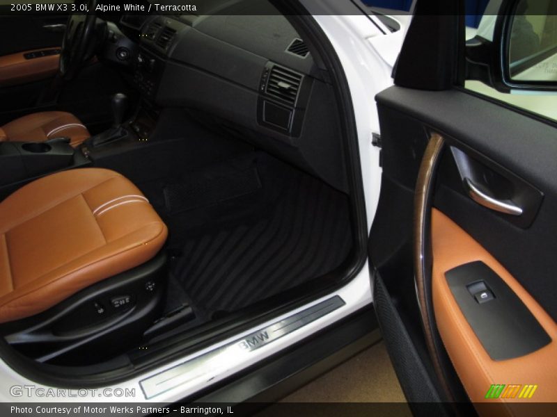Alpine White / Terracotta 2005 BMW X3 3.0i