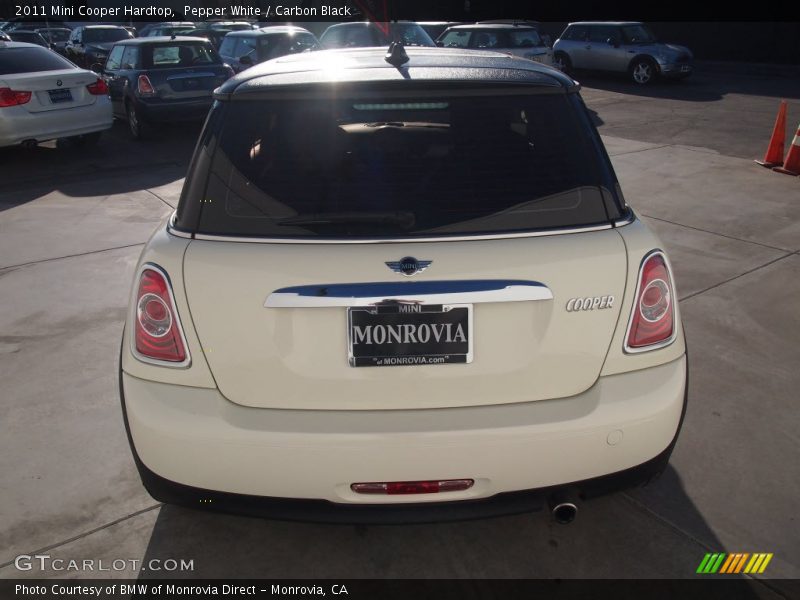 Pepper White / Carbon Black 2011 Mini Cooper Hardtop