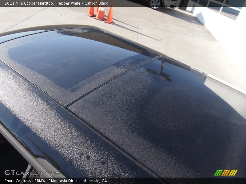 Pepper White / Carbon Black 2011 Mini Cooper Hardtop