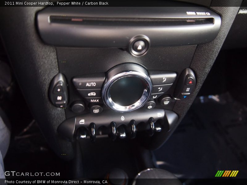 Pepper White / Carbon Black 2011 Mini Cooper Hardtop