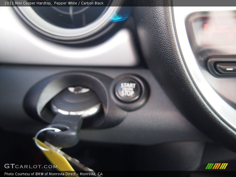 Pepper White / Carbon Black 2011 Mini Cooper Hardtop