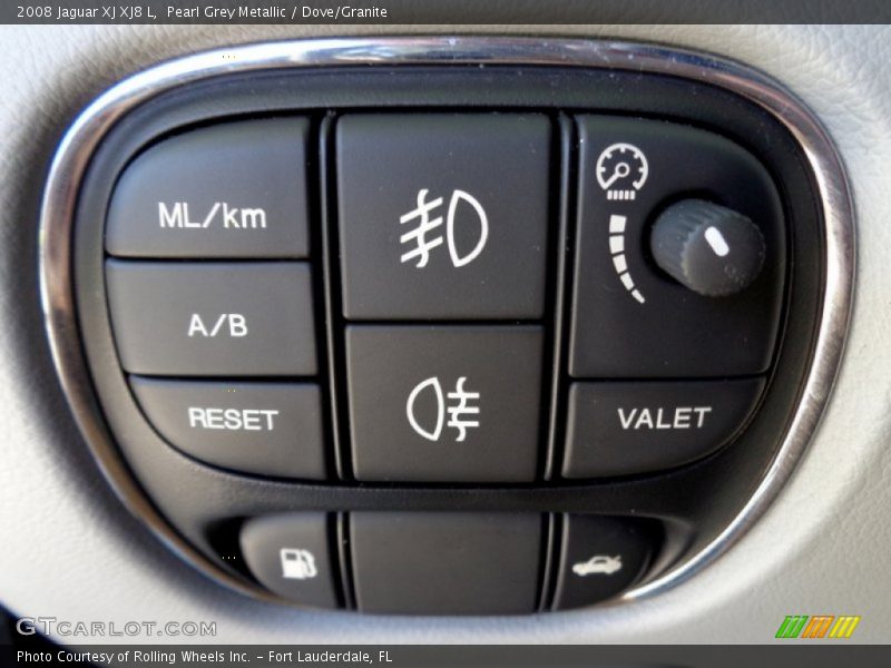 Controls of 2008 XJ XJ8 L