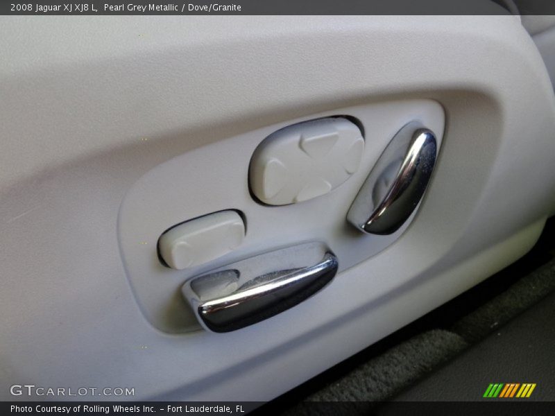 Controls of 2008 XJ XJ8 L