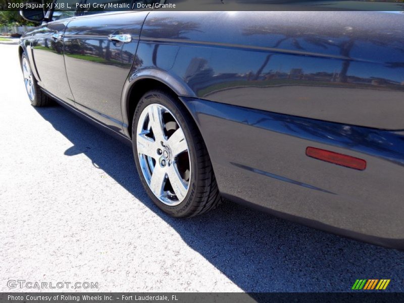 Pearl Grey Metallic / Dove/Granite 2008 Jaguar XJ XJ8 L