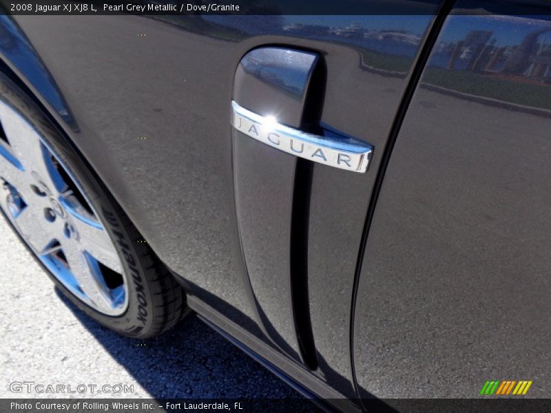  2008 XJ XJ8 L Logo