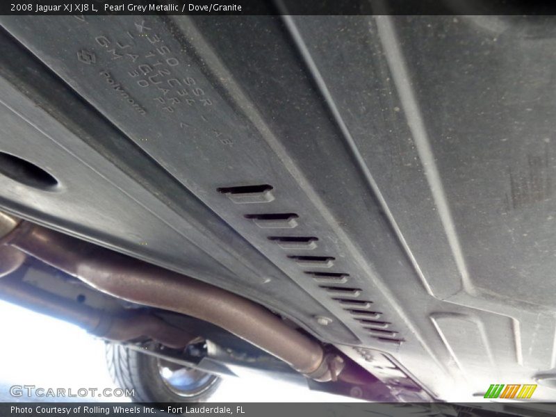 Undercarriage of 2008 XJ XJ8 L